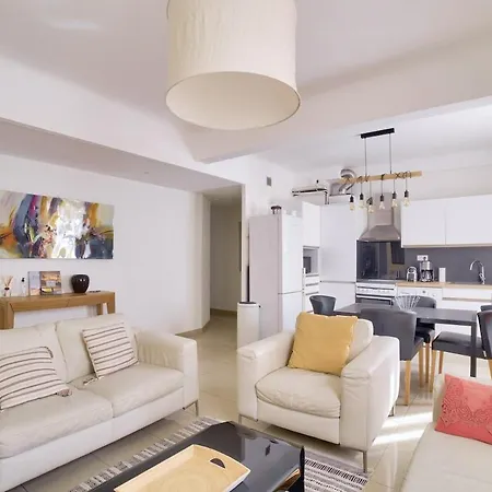 Stunning 2br By The Port 20min Walk To The Apartment *